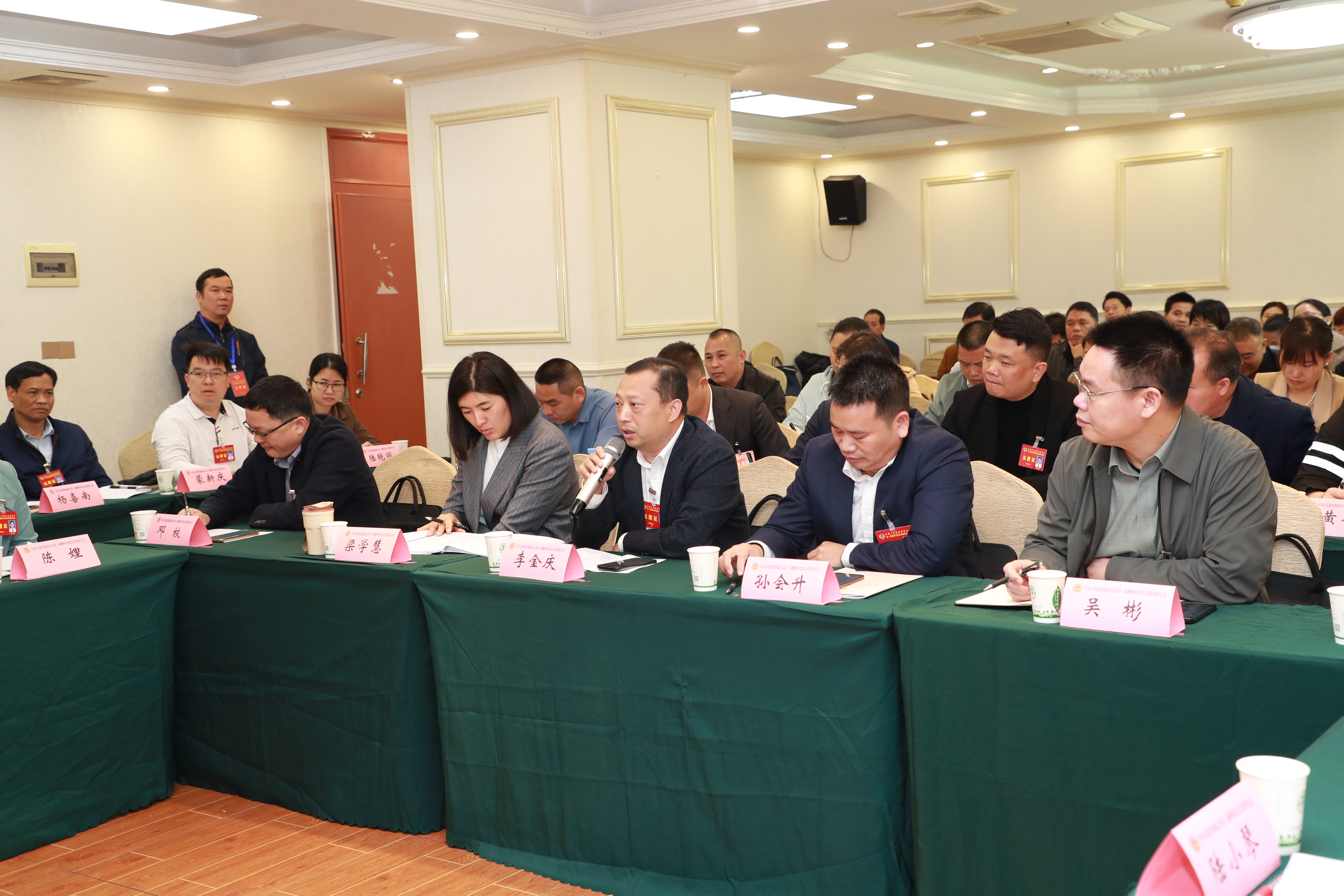 热烈祝贺横州市第一届人民代表大会第四次会议